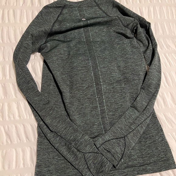 Lululemon Swiftly Speed Long Sleeve Size 6 - Picture 4 of 4
